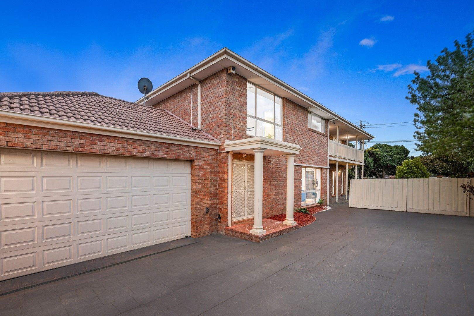 5 bedrooms House in 1 Grasmere Avenue DONCASTER EAST VIC, 3109