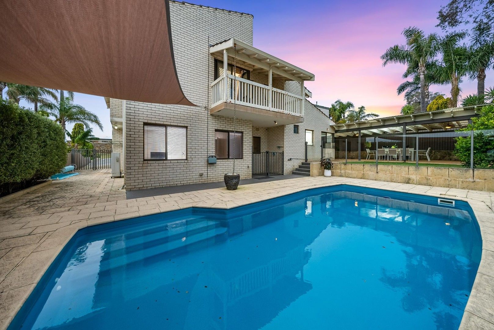 5 bedrooms House in 14 Galston Place DUNCRAIG WA, 6023
