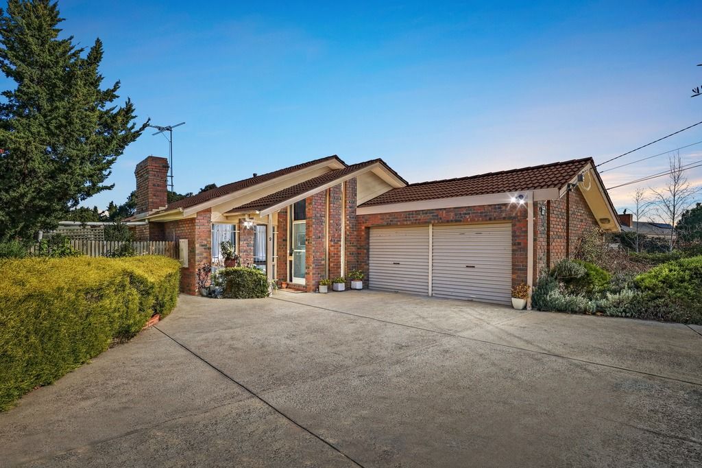 4 bedrooms House in 4 Redgum Close WERRIBEE VIC, 3030