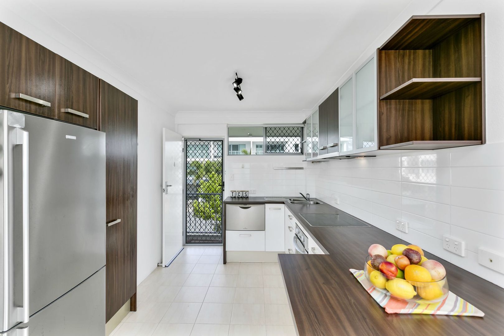 4/16 Riviera Road, Miami QLD 4220, Image 1