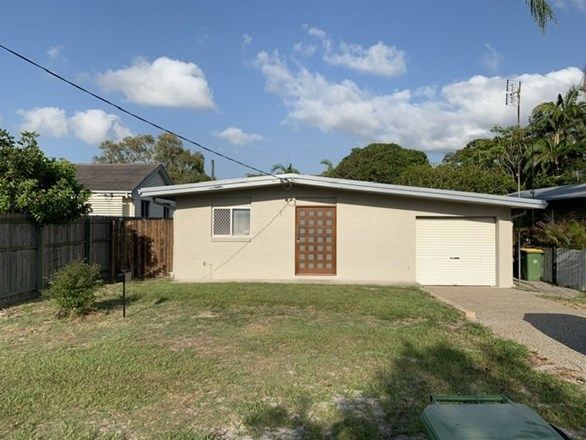 2 bedrooms House in 24 Wentworth Parade GOLDEN BEACH QLD, 4551
