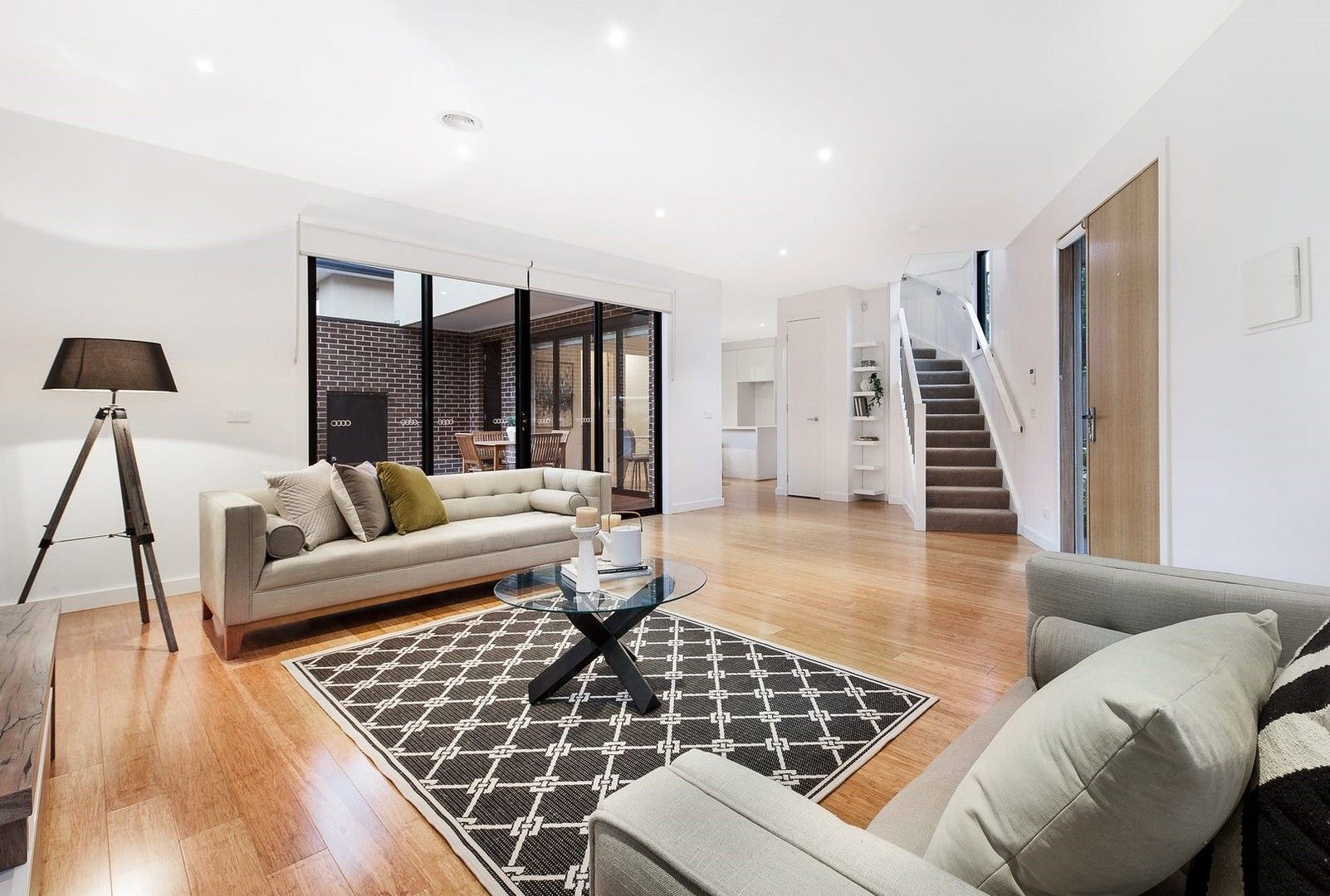 3 bedrooms Townhouse in 1/9 Newton Grove GLEN WAVERLEY VIC, 3150