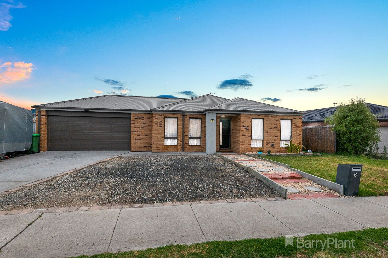 6 bedrooms House in 15 Violet Street BUNYIP VIC, 3815