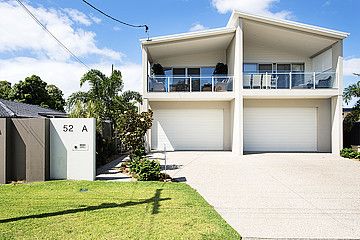 3 bedrooms Townhouse in 52A Milton Avenue PARADISE POINT QLD, 4216