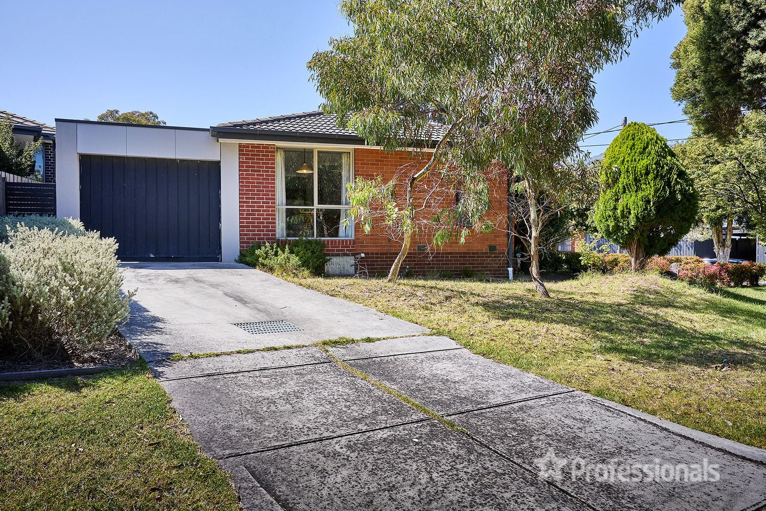 3 bedrooms House in 1 Donald Close KILSYTH VIC, 3137