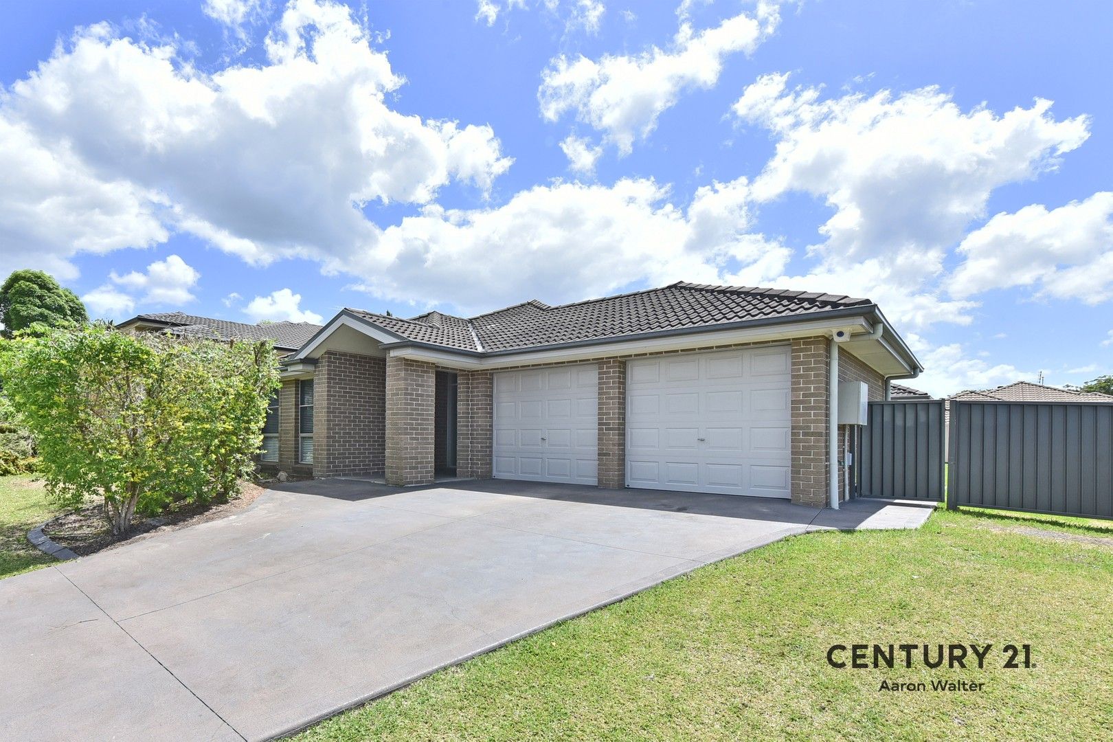 4 bedrooms House in 5 Eumina Street CAMERON PARK NSW, 2285