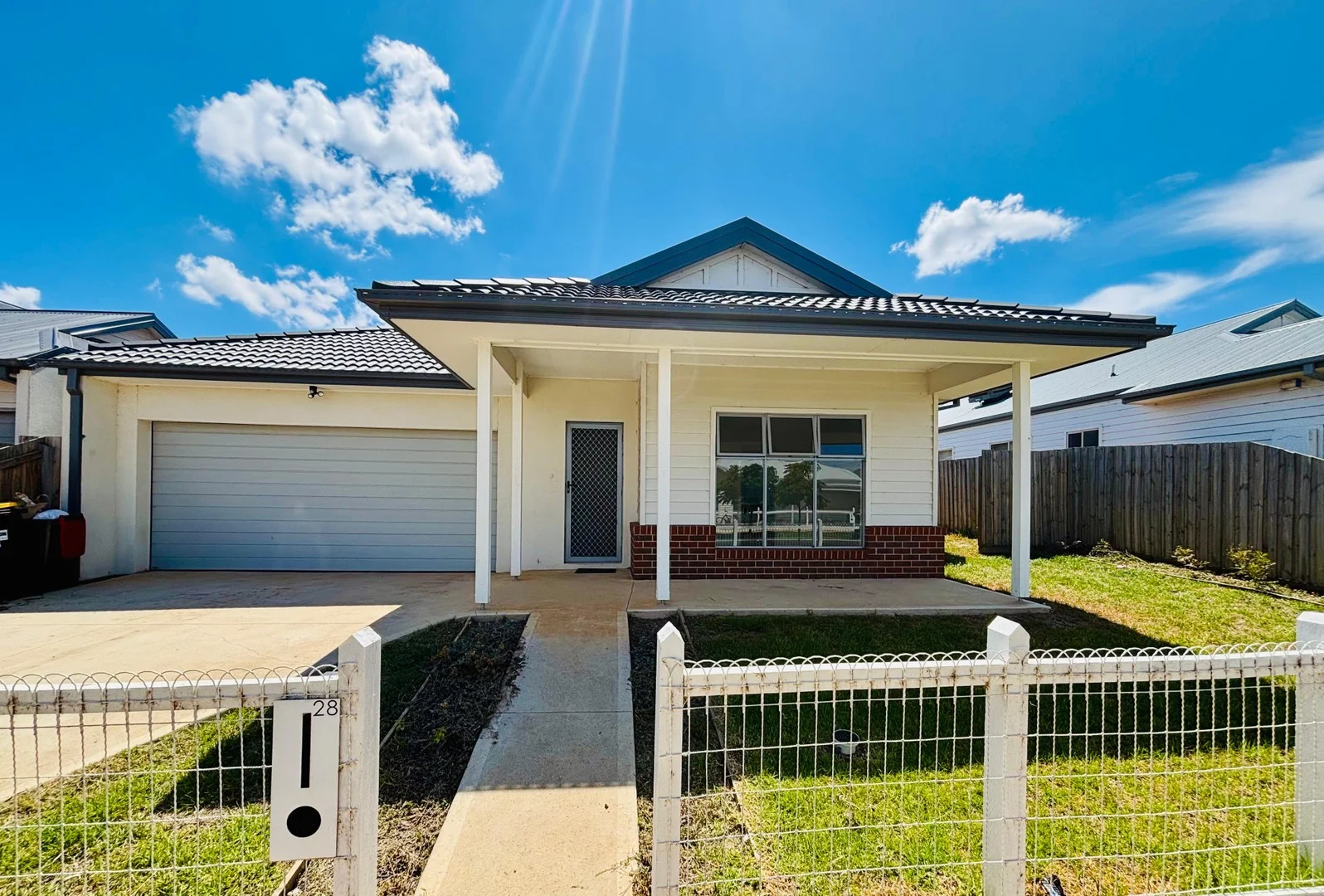 28 ROCHESTER CRESCENT, Eynesbury VIC 3338