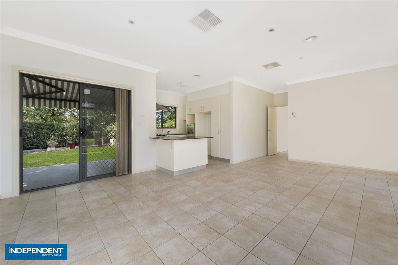 3/3 Matthews Place, Gowrie ACT 2904, Image 2