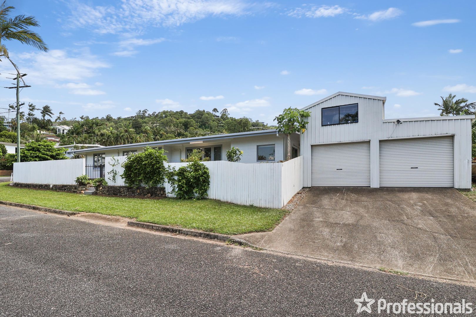 24 Duignan Street, Whitfield QLD 4870, Image 2