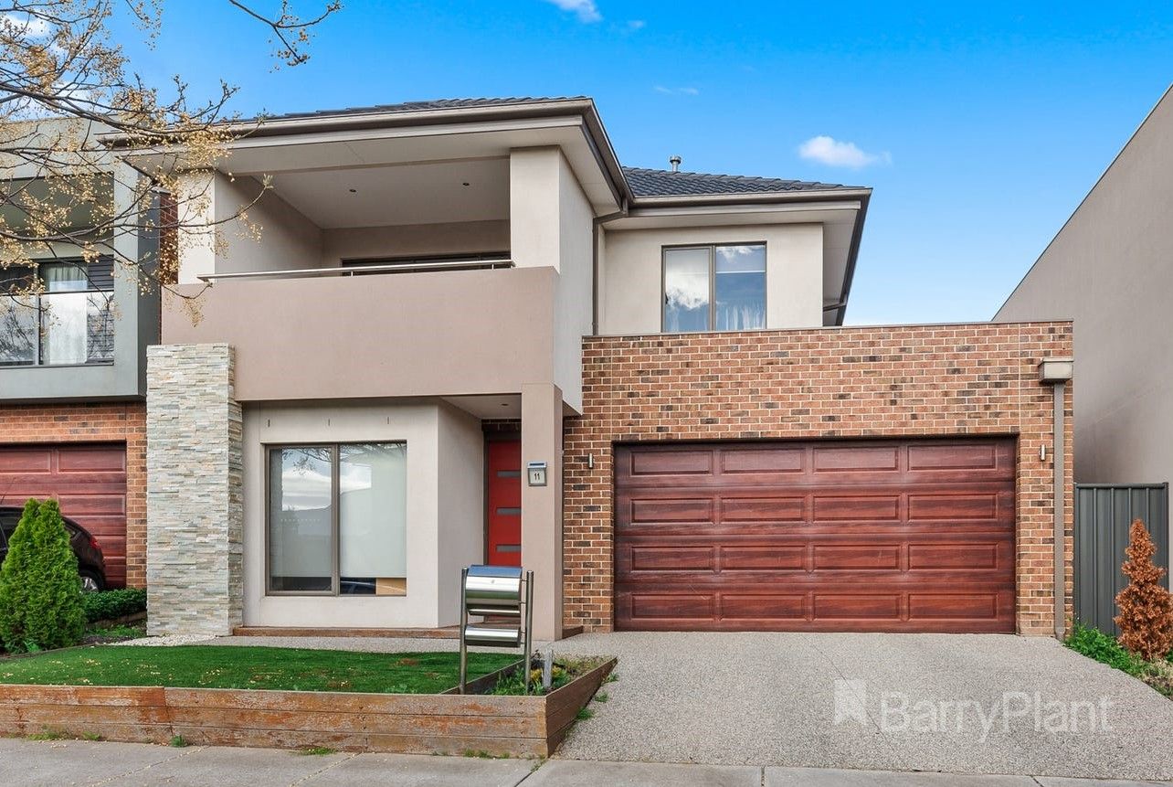 4 bedrooms Townhouse in 11 Creekview Place CAROLINE SPRINGS VIC, 3023