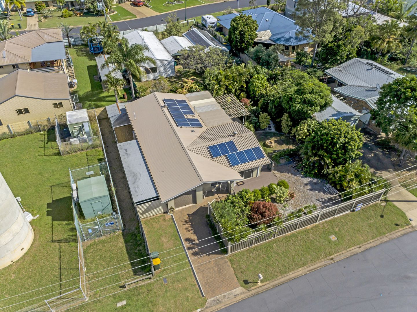 17 Poinciana Ct, Moore Park Beach QLD 4670, Image 1