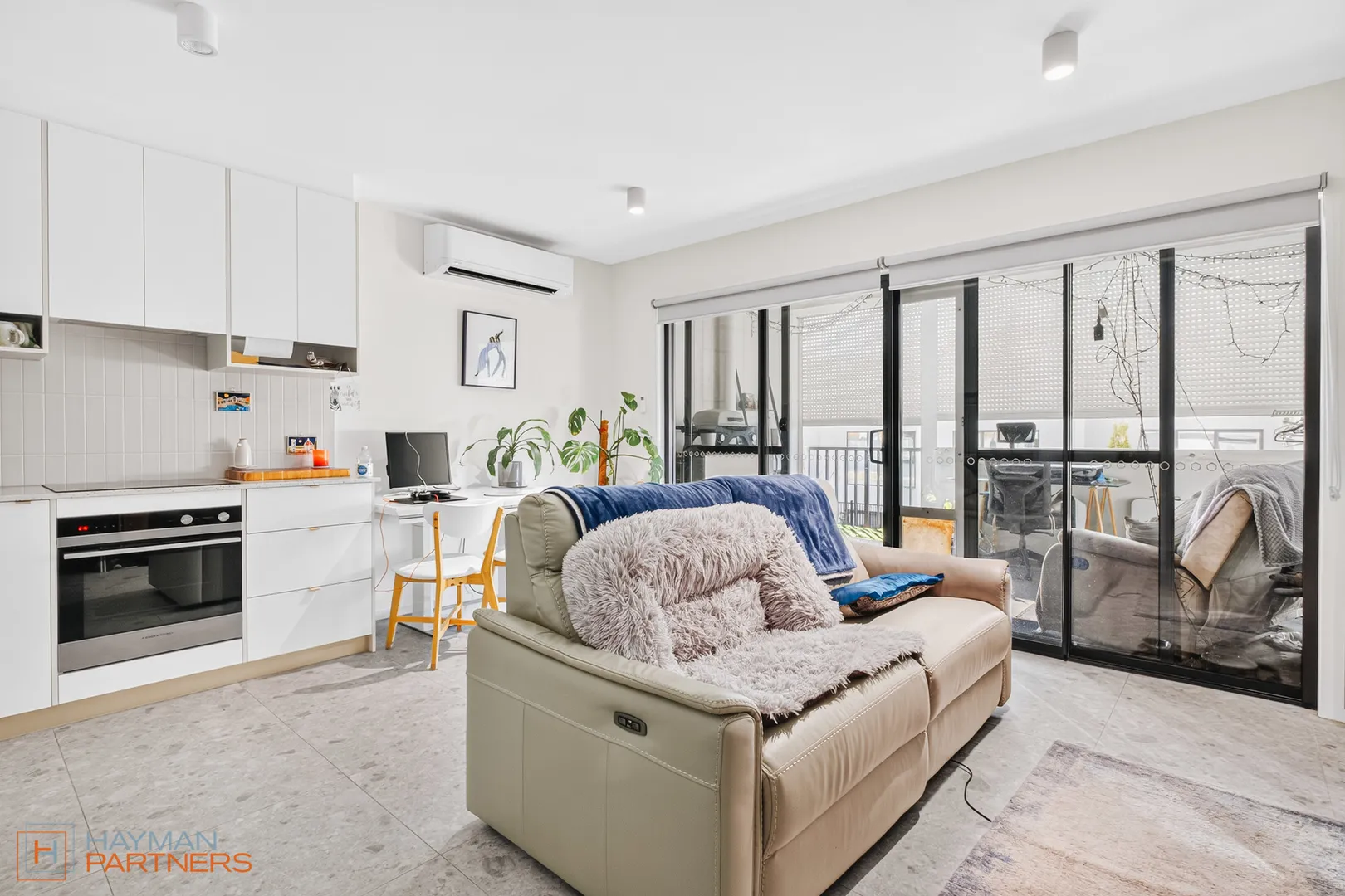 Stylish Ground Floor Living in Denman Prospect - View 5