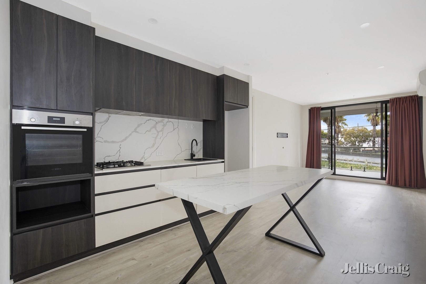 2 bedrooms Apartment / Unit / Flat in 102/93 Warrigal Road HUGHESDALE VIC, 3166