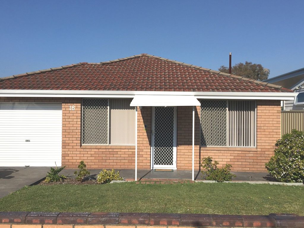 3 bedrooms House in 16 Amherst Street FREMANTLE WA, 6160