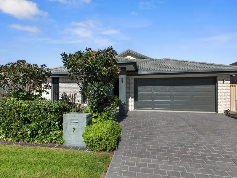 7 Harding Close, Manly West QLD 4179