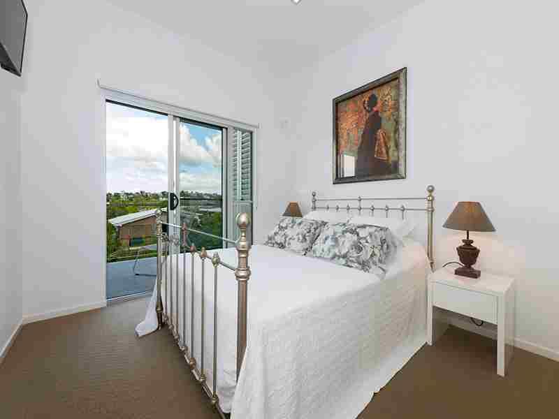 18/2 Barramul St, Bulimba QLD 4171, Image 2