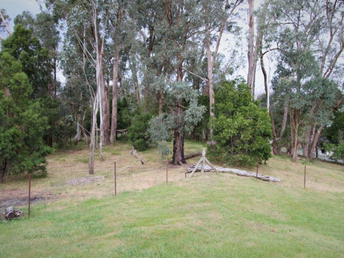 2 Cameron Close, Buxton VIC 3711, Image 2