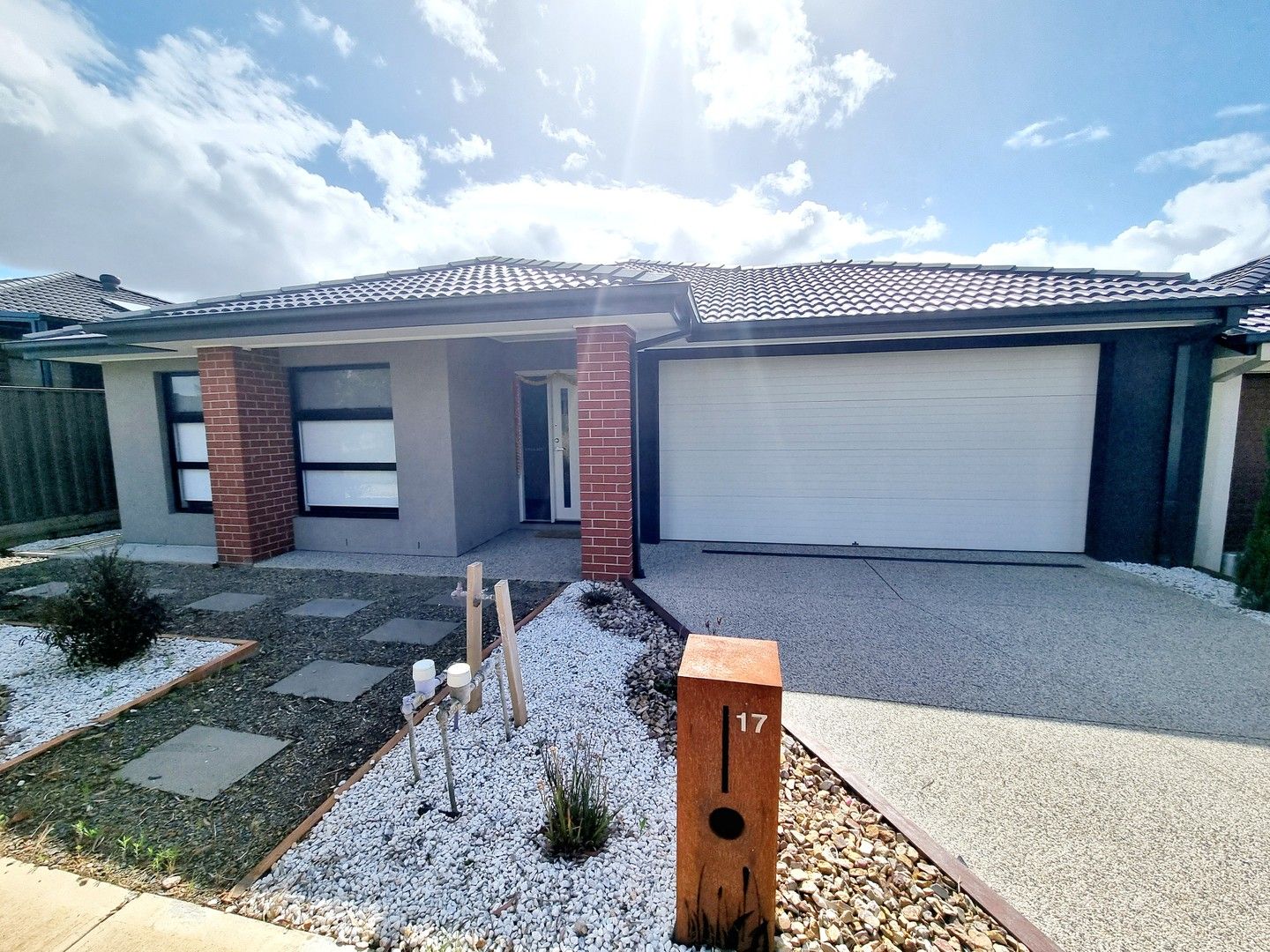 4 bedrooms House in 17 Gem Crescent COBBLEBANK VIC, 3338