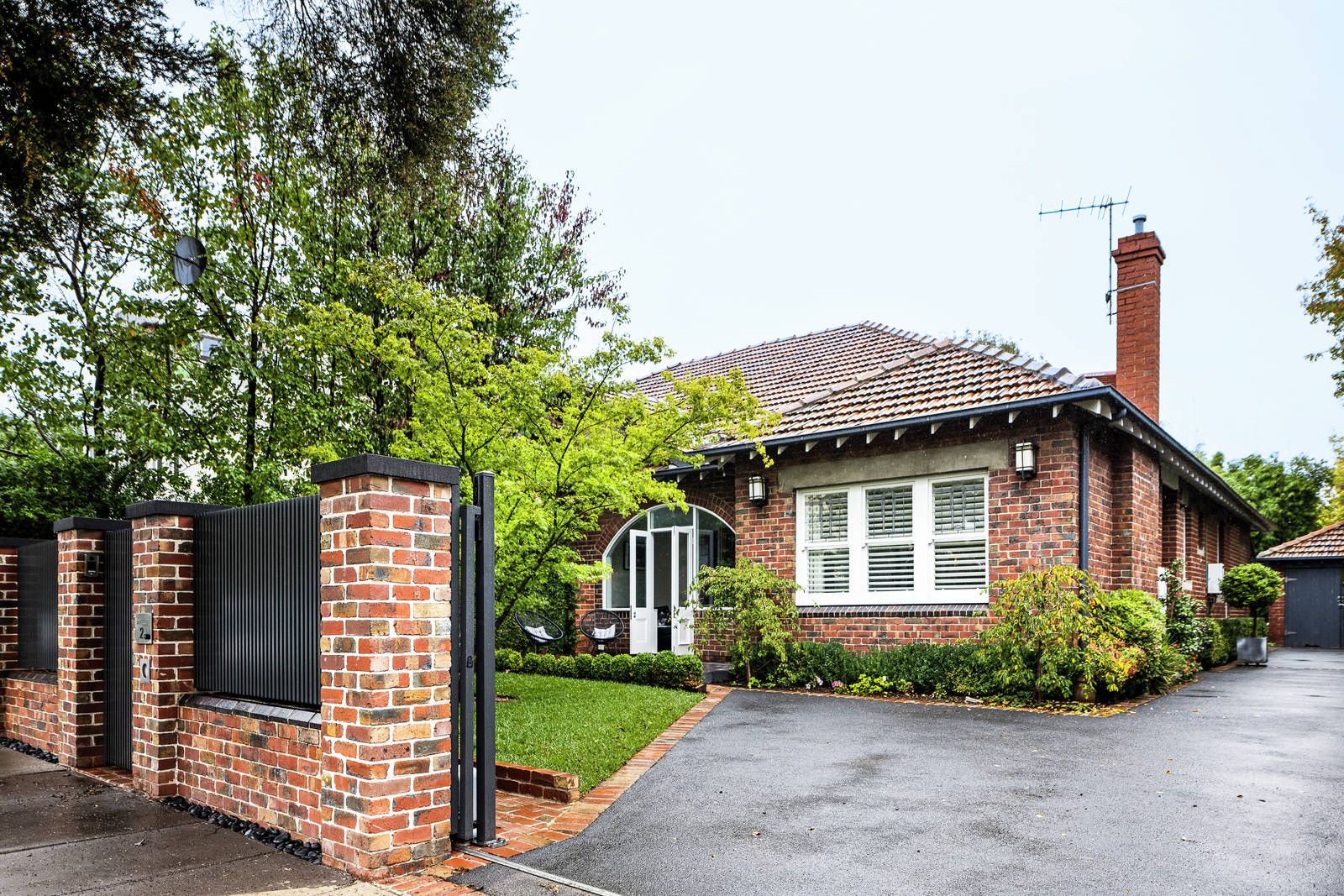 3 bedrooms House in 2 Ellesmere Road WINDSOR VIC, 3181