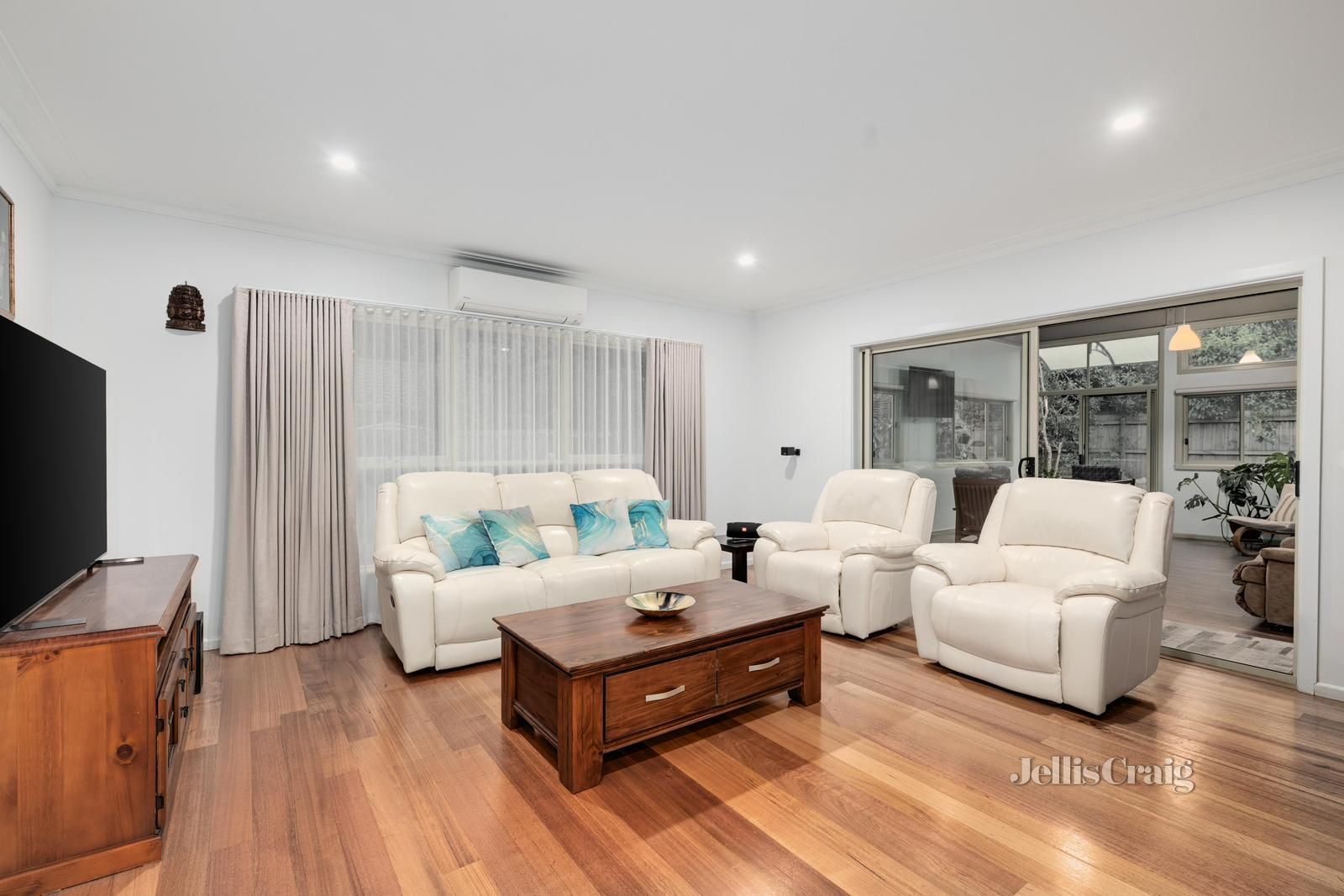 13 Valency Court, Mitcham VIC 3132, Image 2