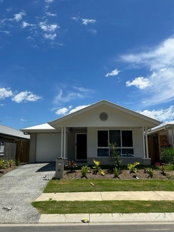 4 bedrooms House in 15 Emma Street DEEBING HEIGHTS QLD, 4306