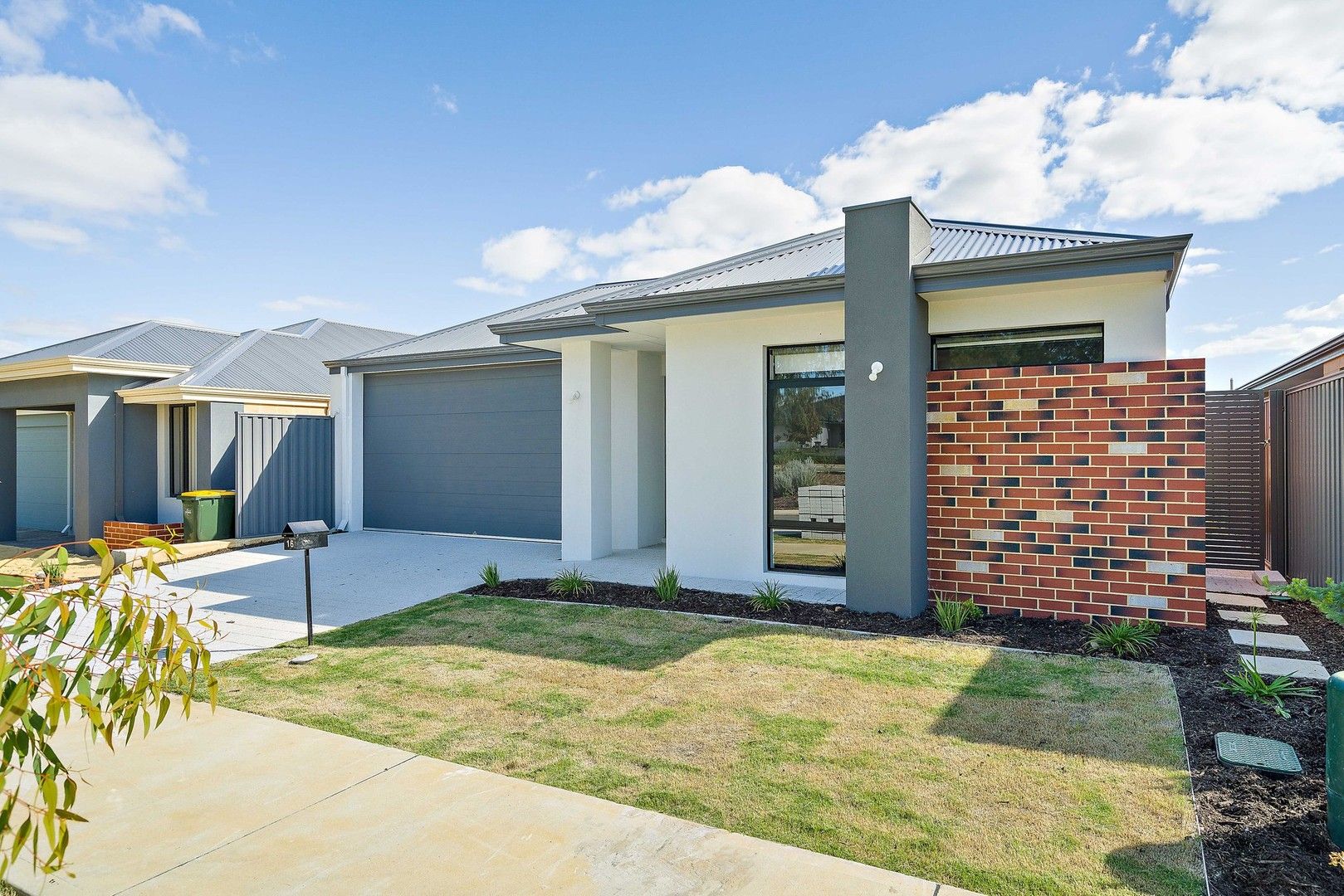 4 bedrooms House in 16 Zucca Crescent WELLARD WA, 6170