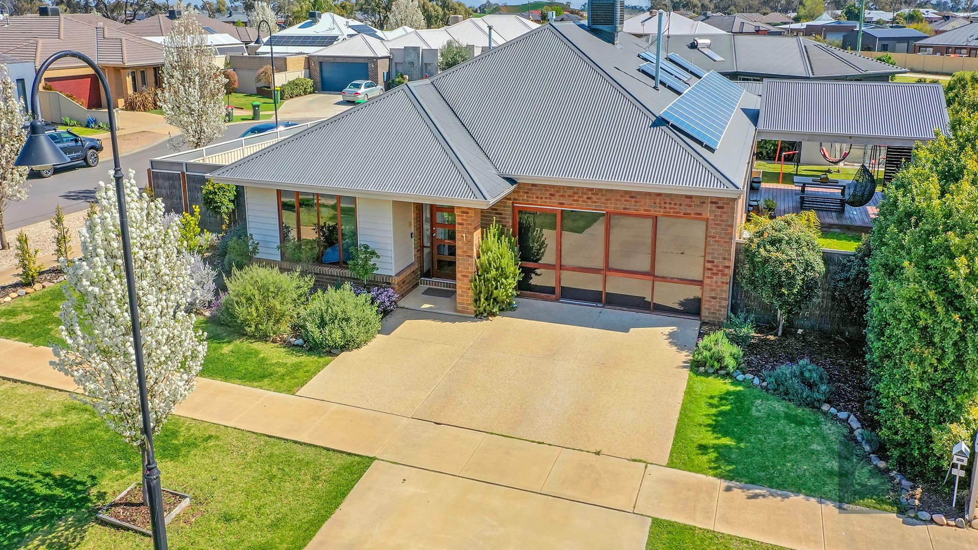4 bedrooms House in 1 Colwall Court ECHUCA VIC, 3564