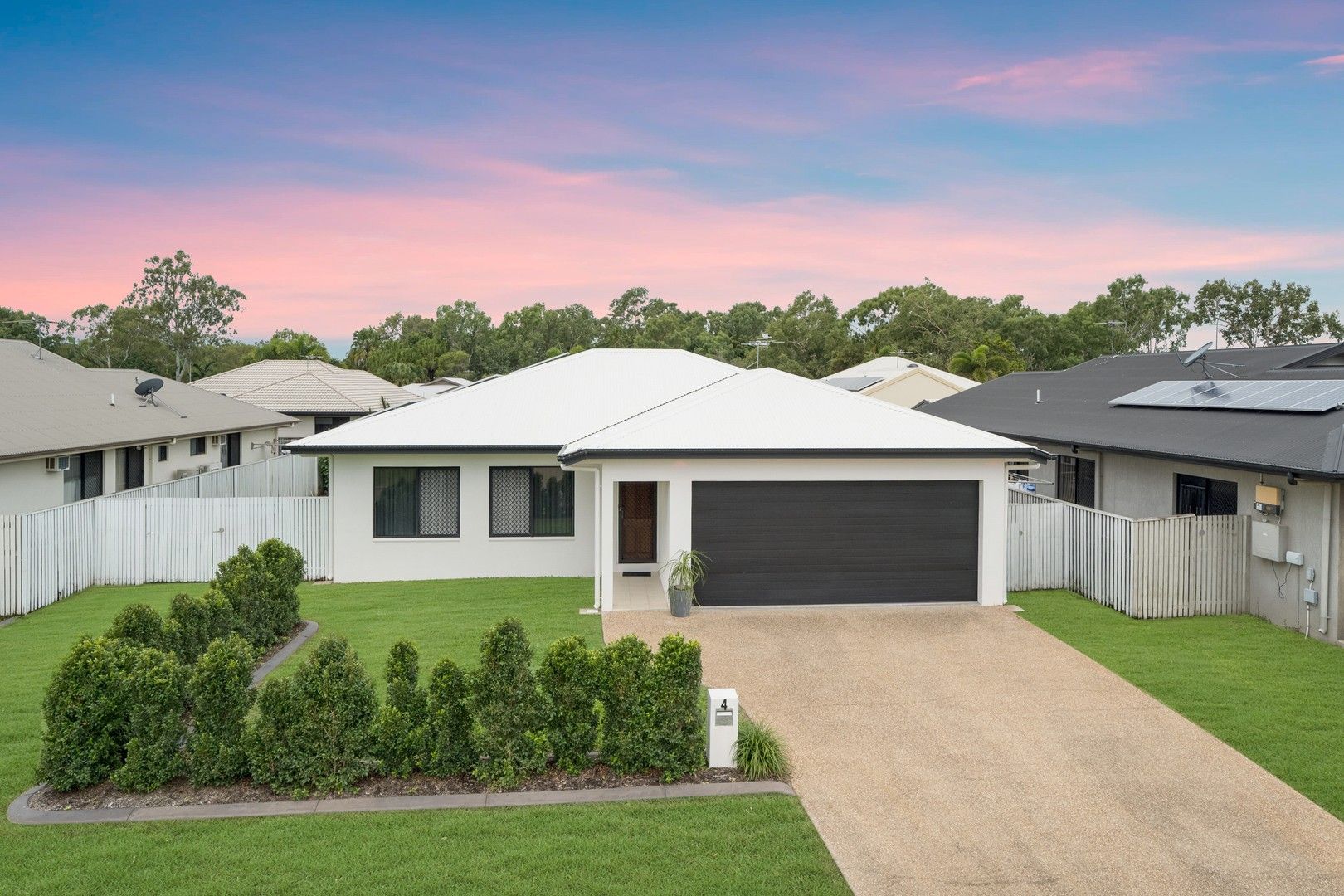 4 bedrooms House in 4 Bluff Street BUSHLAND BEACH QLD, 4818