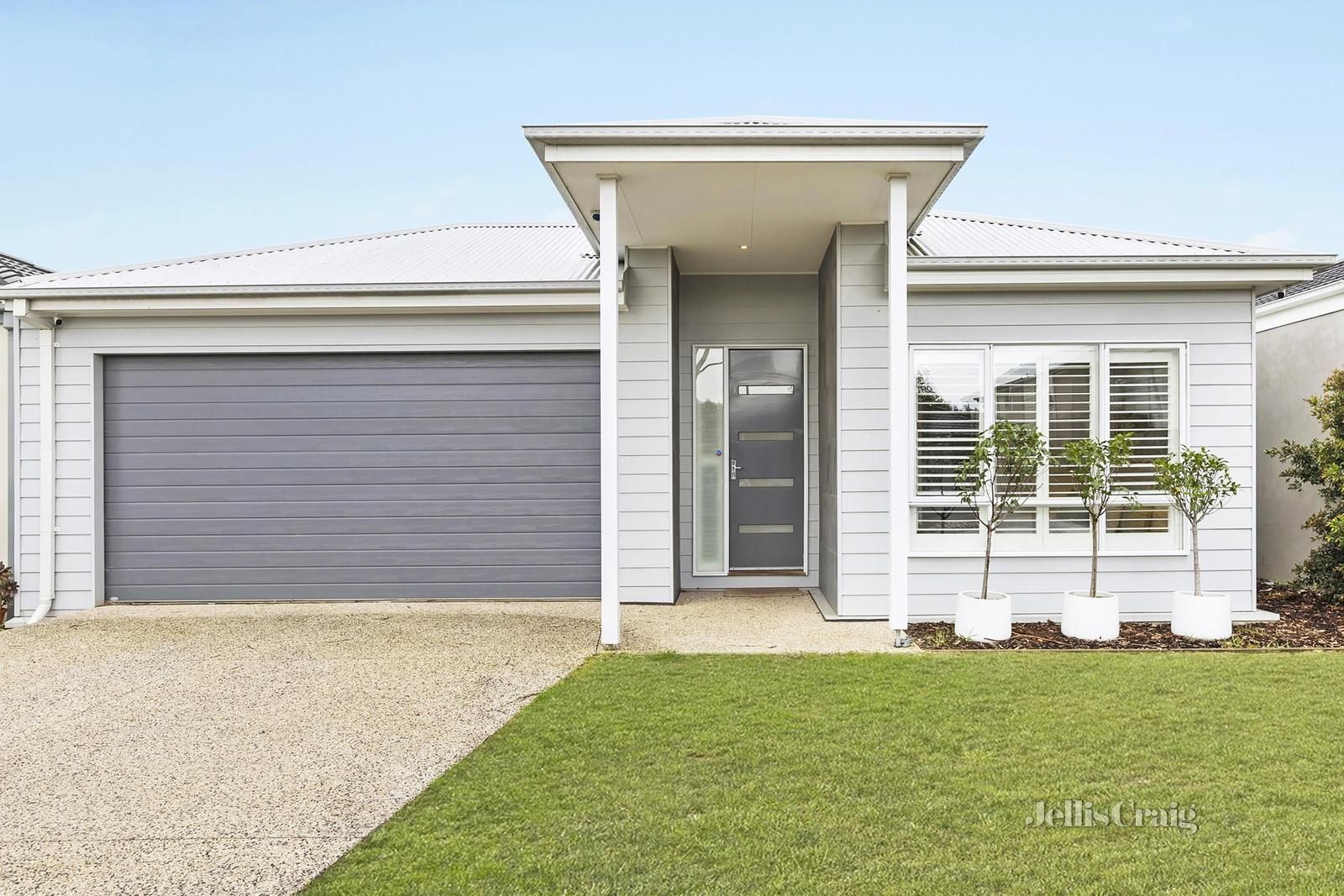 4 bedrooms House in 17 Seahaven Way SAFETY BEACH VIC, 3936