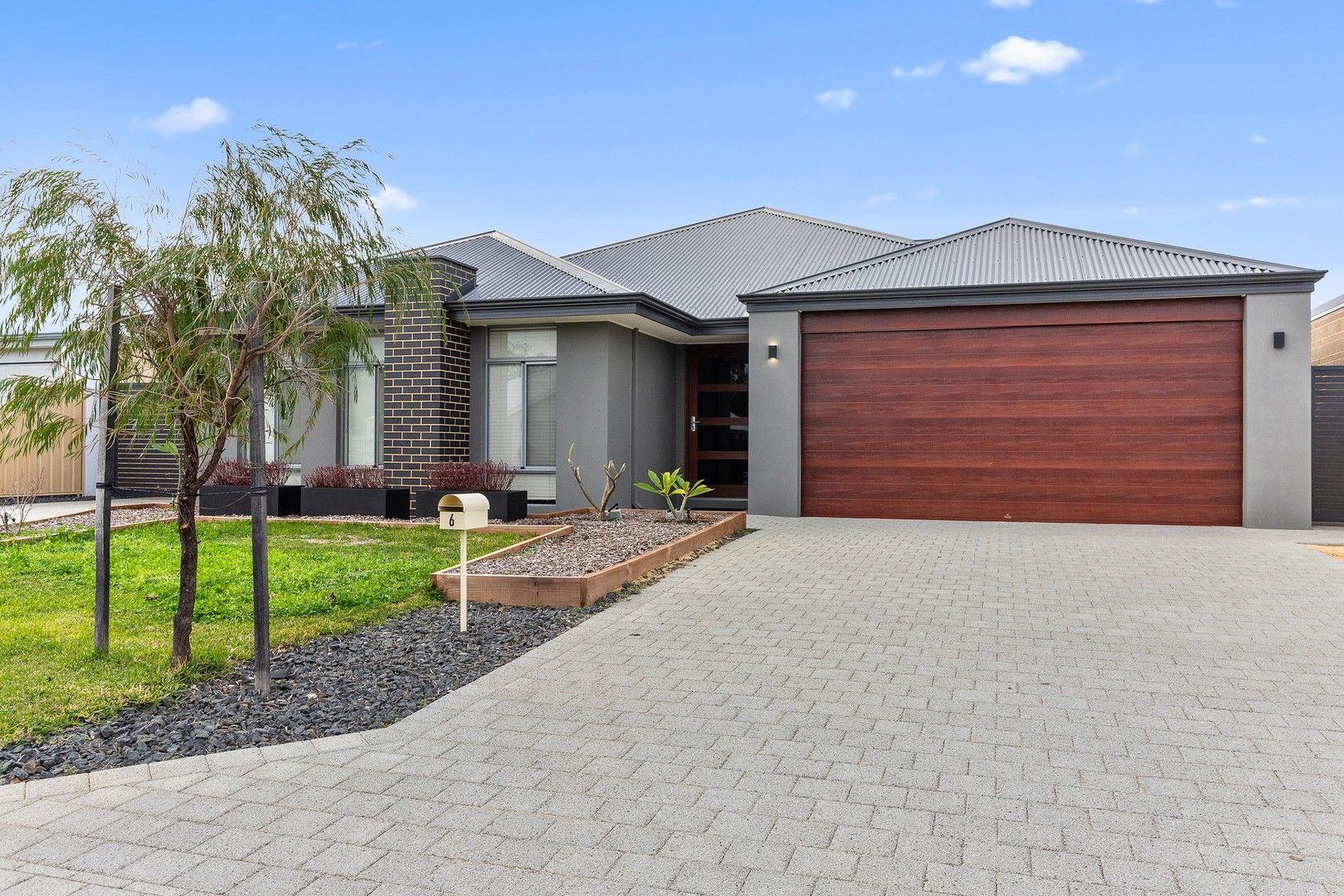 4 bedrooms House in 6 Primrose Vista MILLBRIDGE WA, 6232