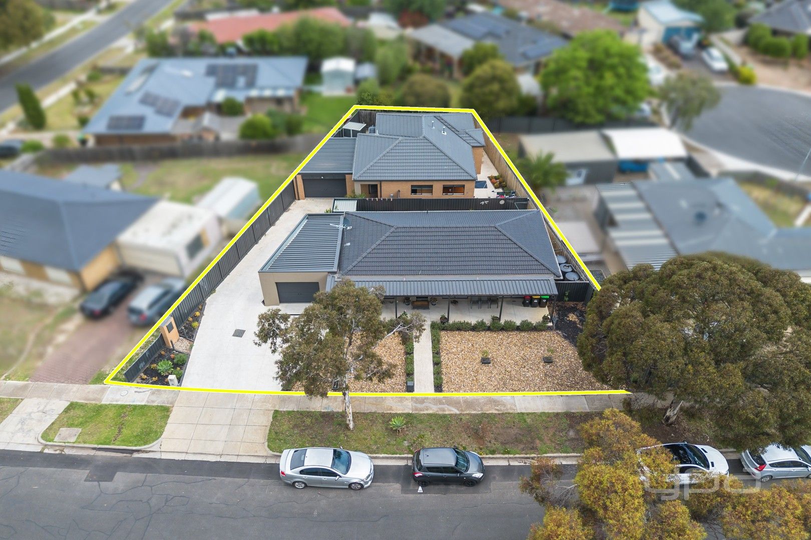 6 bedrooms House in 49 and 49A Argyll Circuit MELTON WEST VIC, 3337