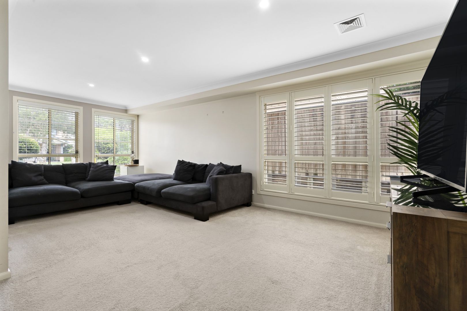 20 Forest Crescent, Beaumont Hills NSW 2155, Image 2