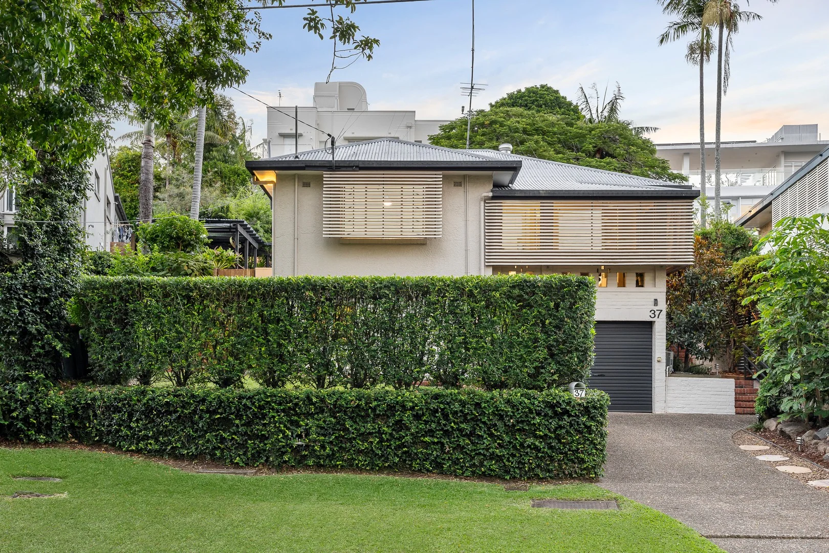 37 The Esplanade, St Lucia QLD 4067