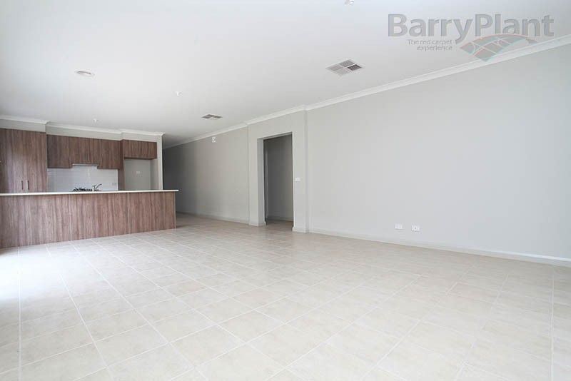 127 Botanica Springs Boulevard, Brookfield VIC 3338, Image 2