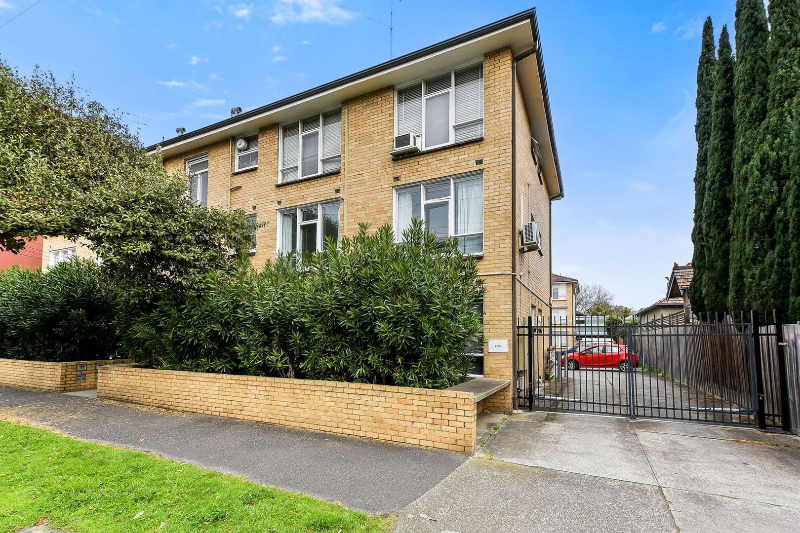 1 bedrooms Apartment / Unit / Flat in 5/233 Canterbury Road ST KILDA WEST VIC, 3182