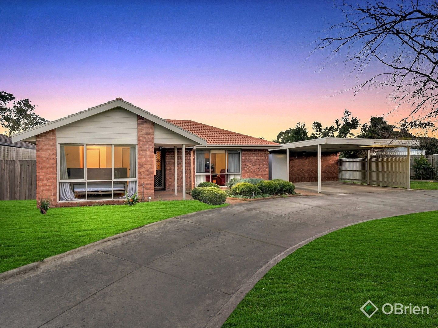 4 bedrooms House in 12 Adam Court PAKENHAM VIC, 3810
