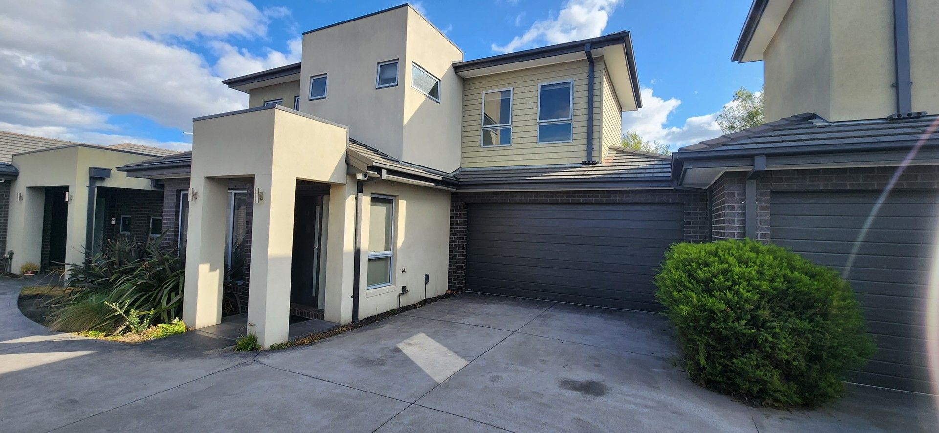 3 bedrooms Townhouse in 2/303 Gaffney Street PASCOE VALE VIC, 3044