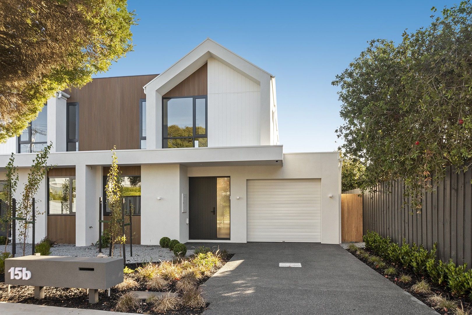 4 bedrooms House in 15B Nepean Avenue HAMPTON EAST VIC, 3188