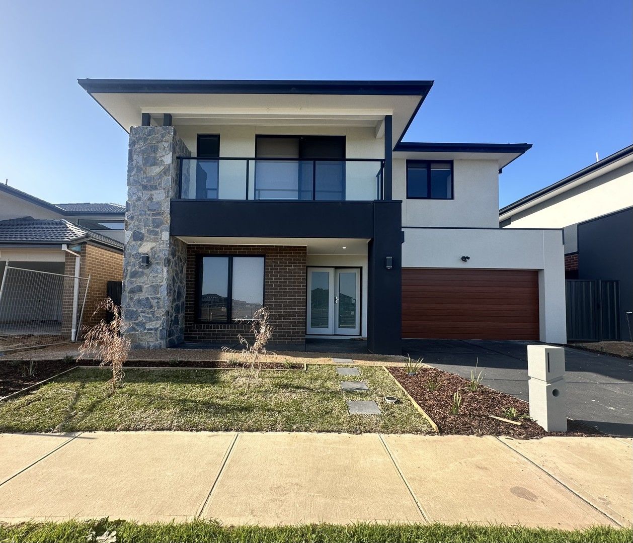 6 bedrooms House in 33 Santorini Parade BERWICK VIC, 3806