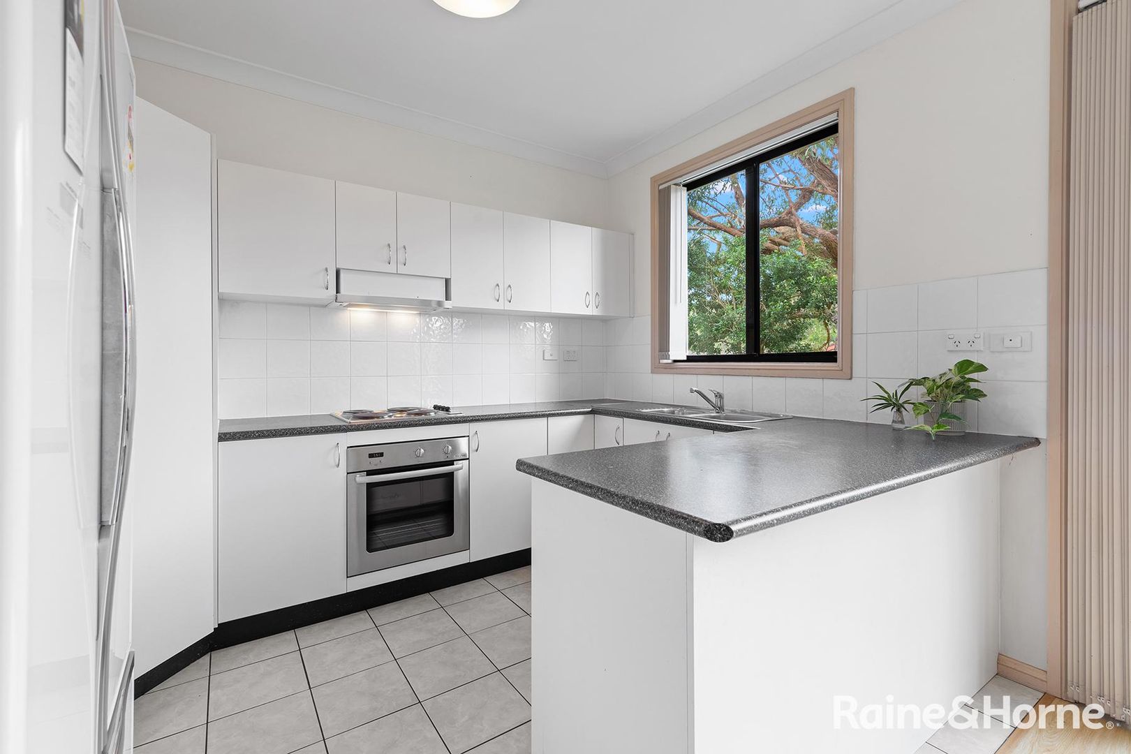 11/124 Saywell Road, Macquarie Fields NSW 2564, Image 1