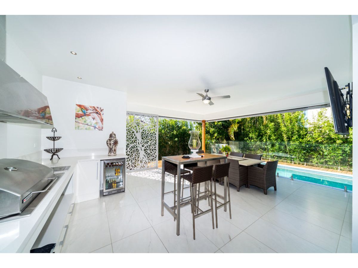 13 Plover Avenue, Paradise Point QLD 4216, Image 1