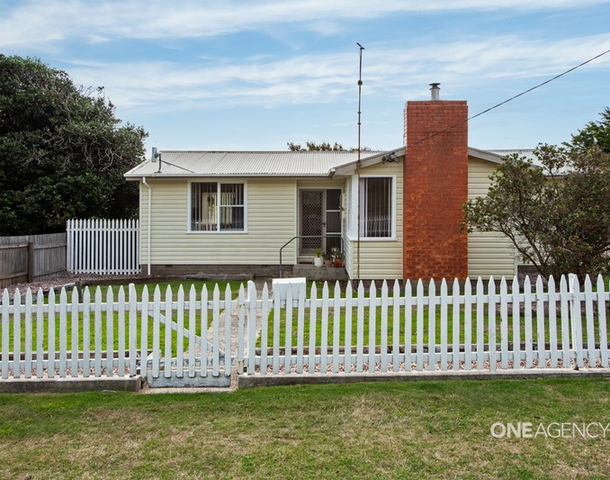 15 Rougemont Street, Stanley TAS 7331