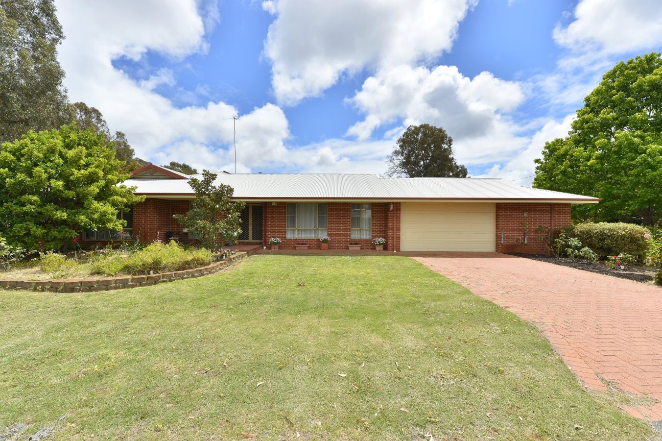 4 bedrooms House in 2 Clydesdale Drive GREENFIELDS WA, 6210
