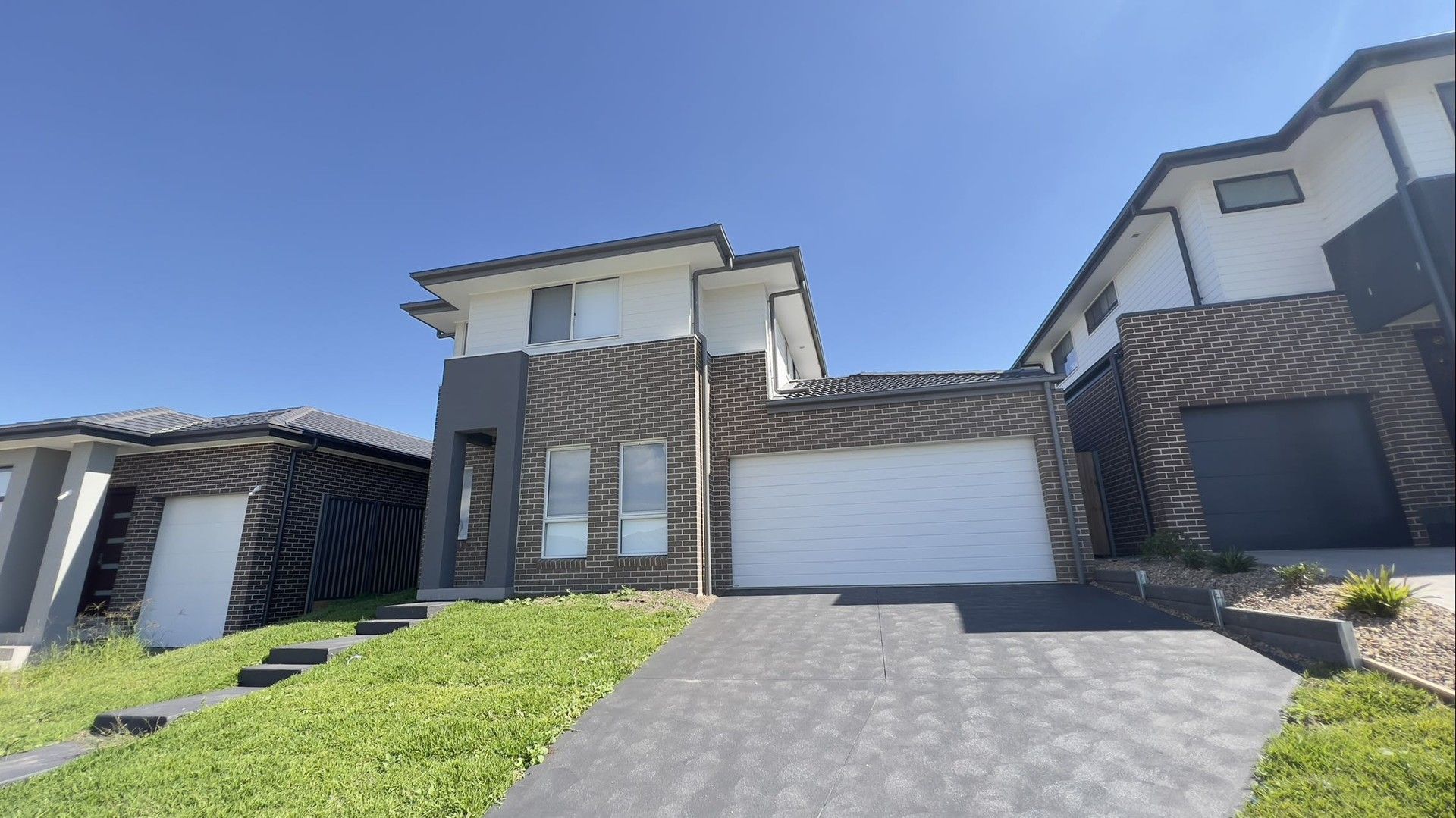 4 bedrooms House in 9 Drover Street ORAN PARK NSW, 2570