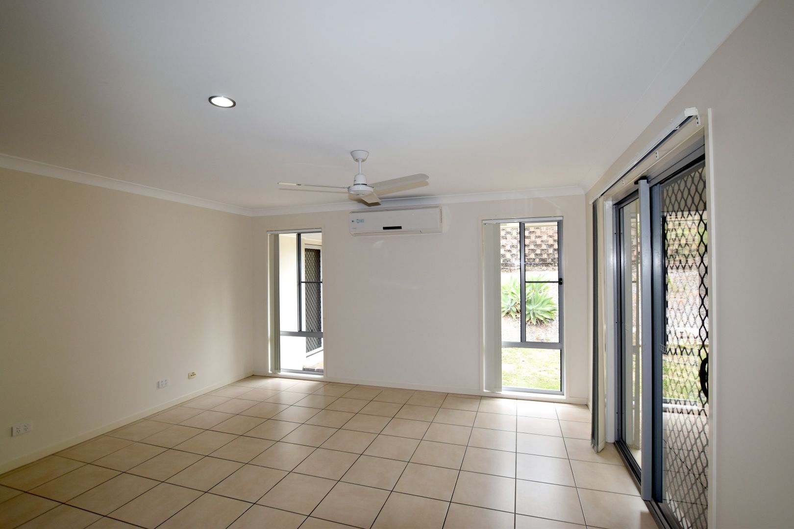 10 Llewellyn Close, Clinton QLD 4680, Image 2