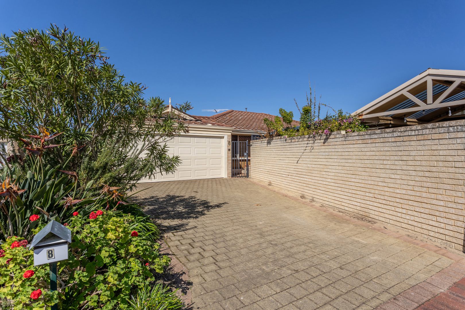 8 Lake Edge Court, Gwelup WA 6018, Image 2