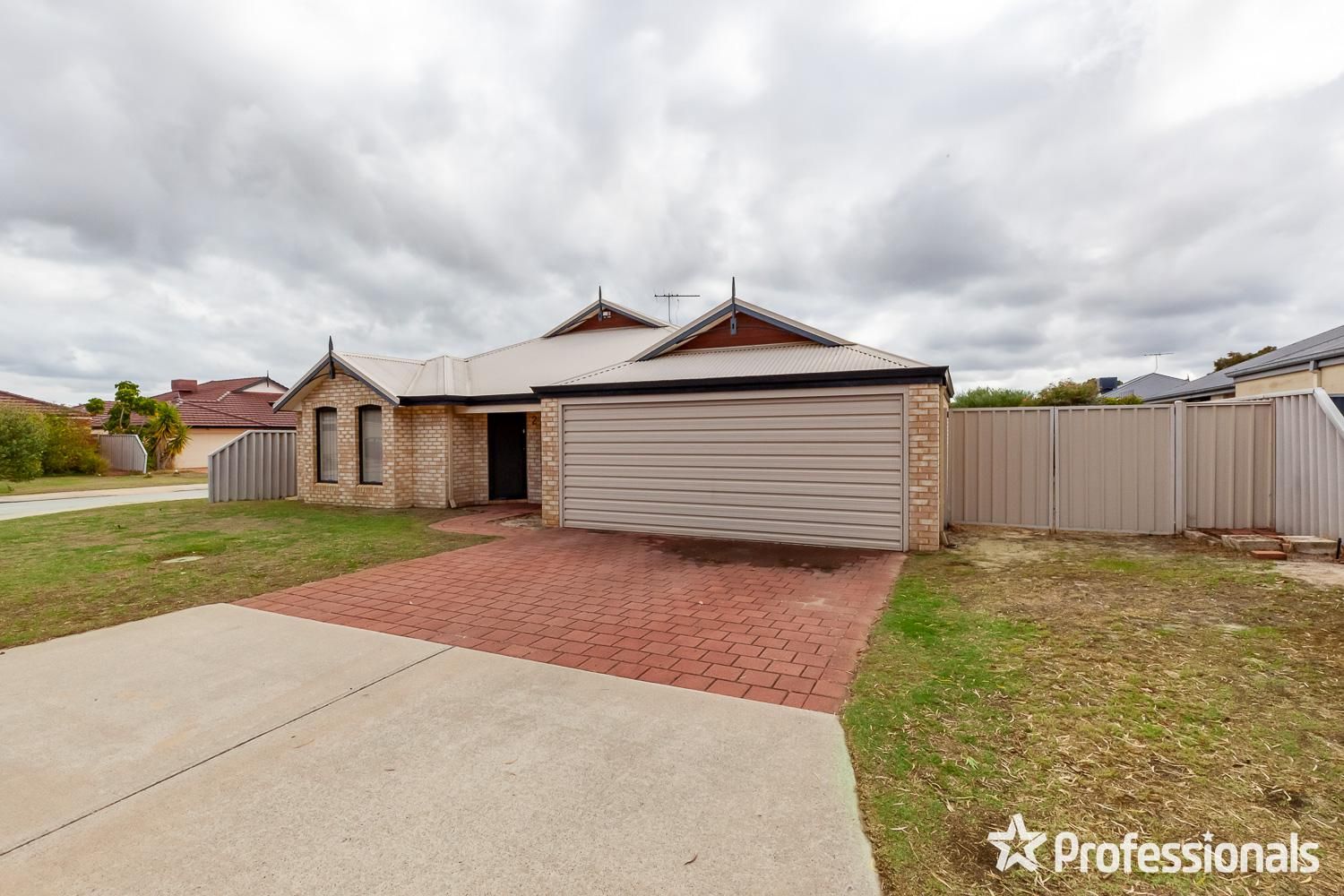 4 bedrooms House in 2 Viana Loop SEVILLE GROVE WA, 6112