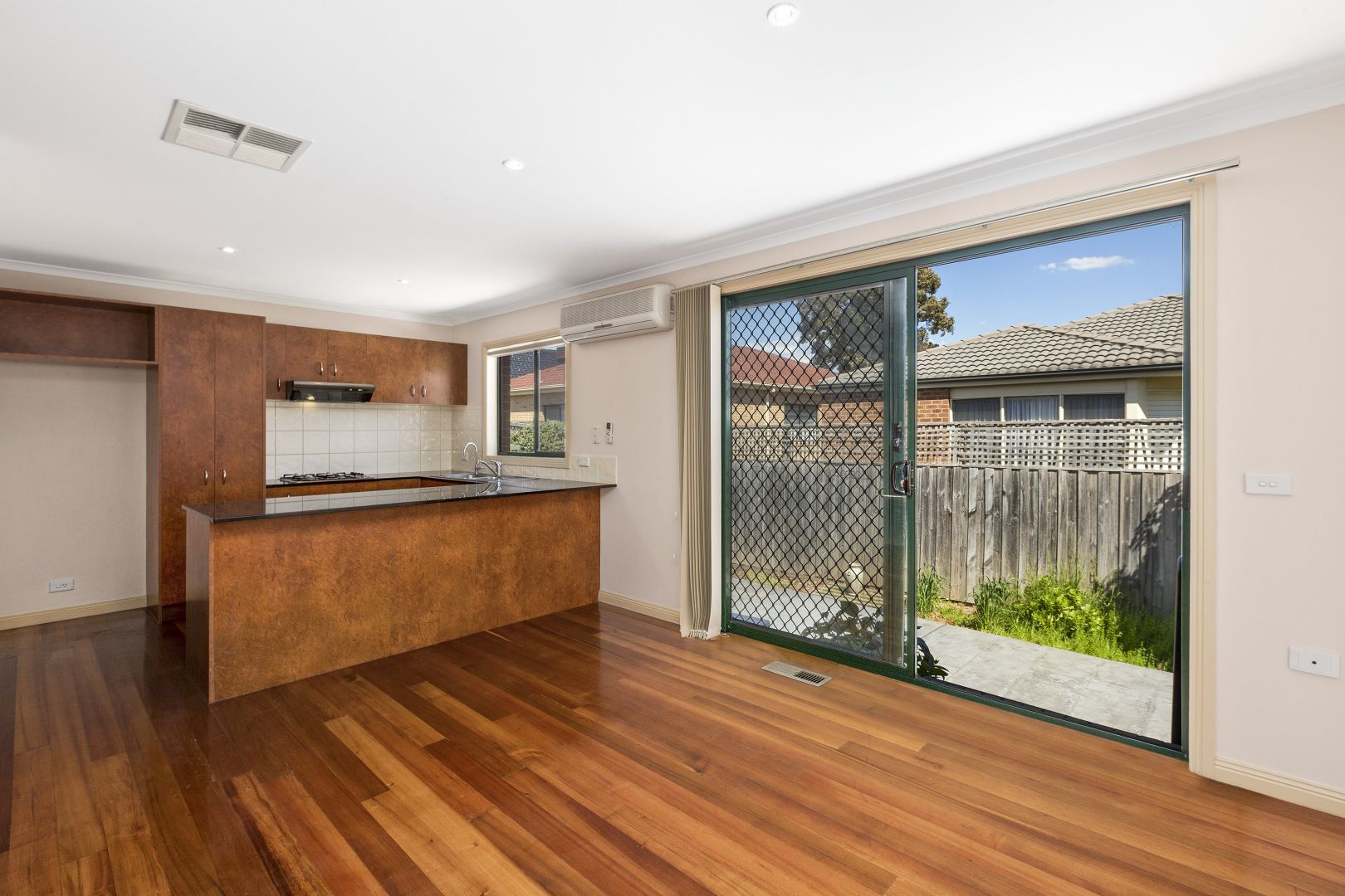 4/2 Daws Road, Doncaster East VIC 3109, Image 2
