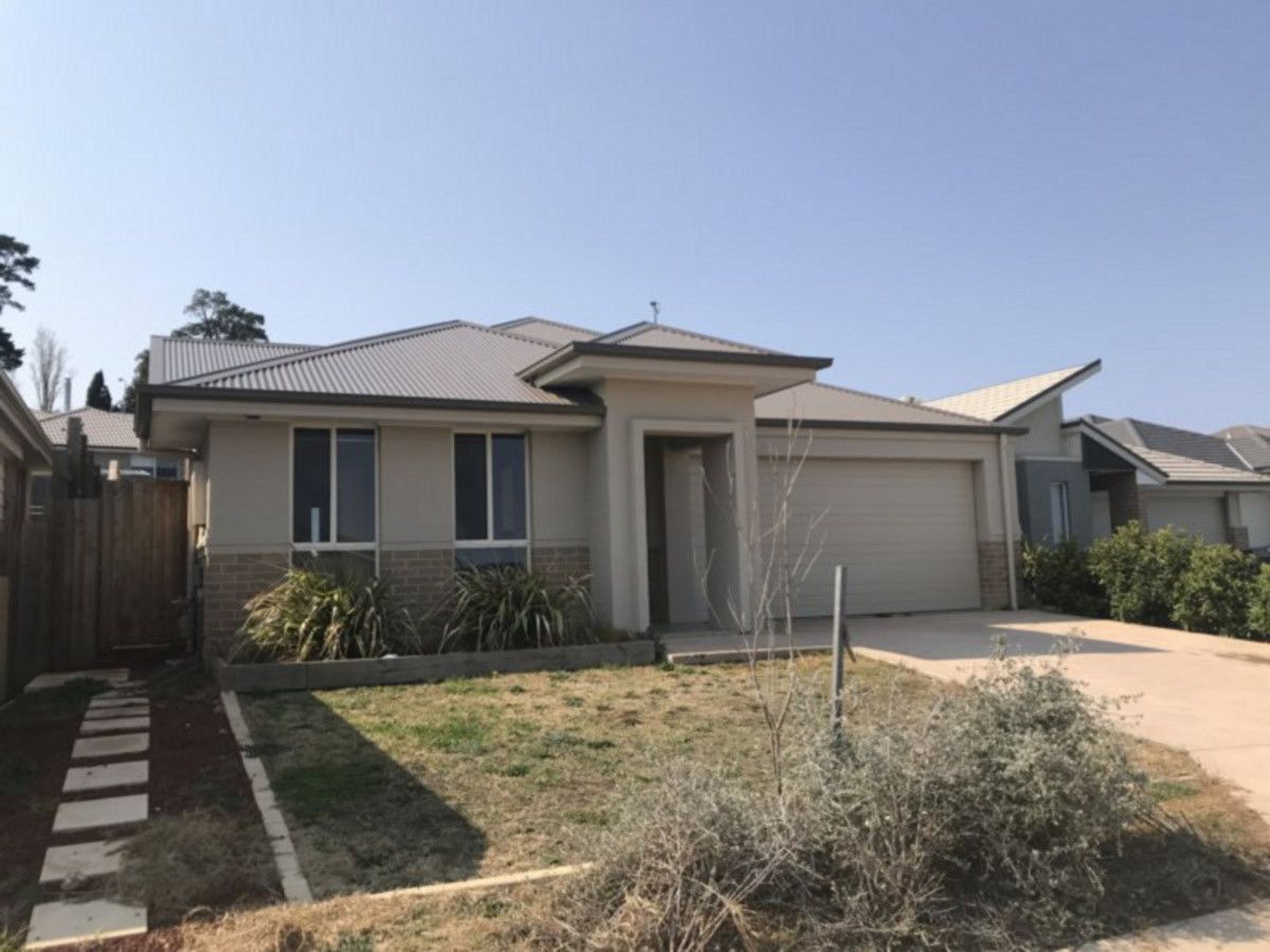 4 bedrooms House in 11 McAlroy Place GOULBURN NSW, 2580