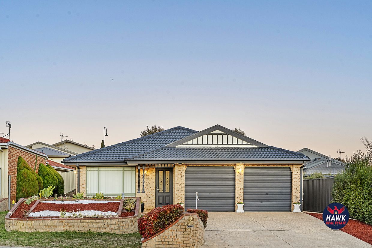 4 bedrooms House in 132 Jabanungga Avenue NGUNNAWAL ACT, 2913